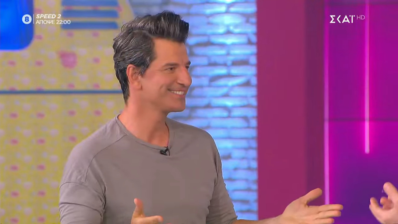 Σάκης Ρουβάς: «Οτιδήποτε κάνουμε για να μας φέρει σε επαφή με τον κόσμο, μας επαναφέρει σε μια πιο υγιή κατάσταση»