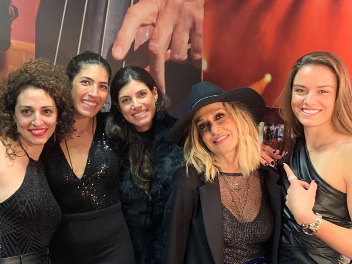 Μαρία Σάκκαρη: λαμπερή και ανανεωμένη στη συναυλία της Άννας Βίσση (φωτογραφίες)