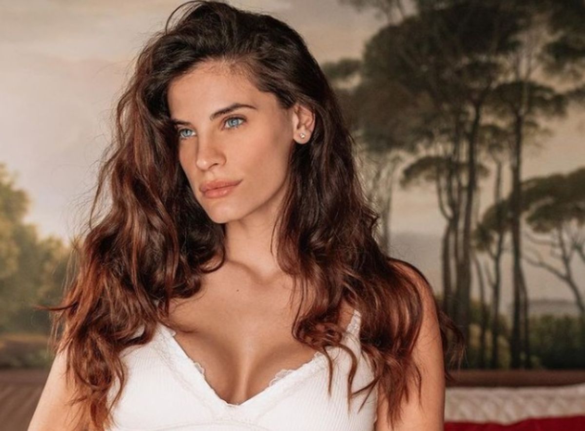 Χριστίνα Μπόμπα: η εγκυμοσύνη της σε 8 φωτογραφικά καρέ λίγο πριν γεννήσει