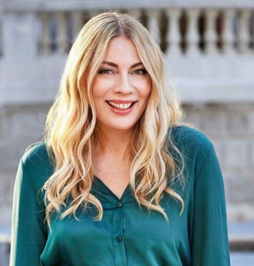 Μαύρο Ρόδο: Έτοιμη να πει το μεγάλο ναι και η Σμαράγδα Καρύδη