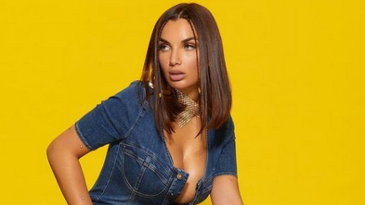 Elettra Lamborghini: Διακοπές στη Μύκονο για τη χρυσή κληρονόμο των Lamborghini [φωτογραφίες]