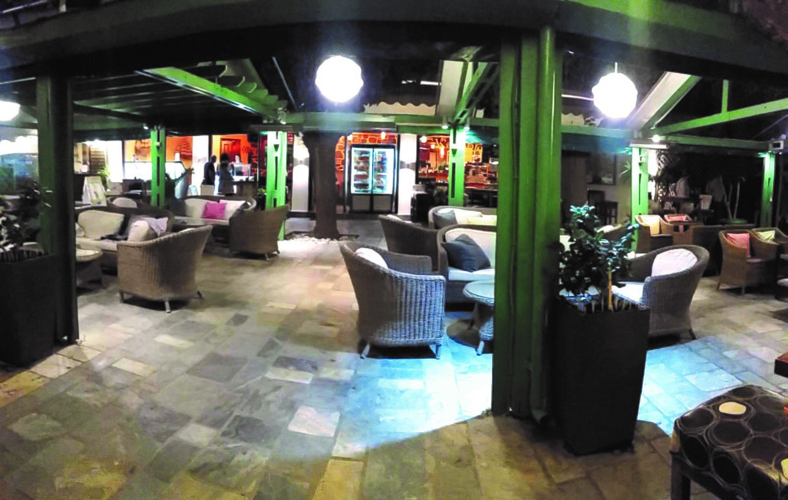 Σταθερή αξία στο λιμάνι της Σκοπέλου εδώ και 34 χρόνια για καφέ, πρωινό, γλυκό, παγωτό ,ελαφρύ γεύμα και ποτό το βράδυ.