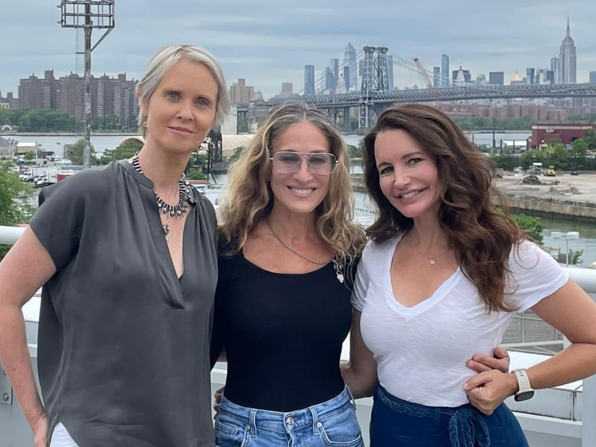 Sex and the City: Η επιστροφή του είναι γεγονός! Η φωτογραφία των τριών πρωταγωνιστριών από τα γυρίσματα