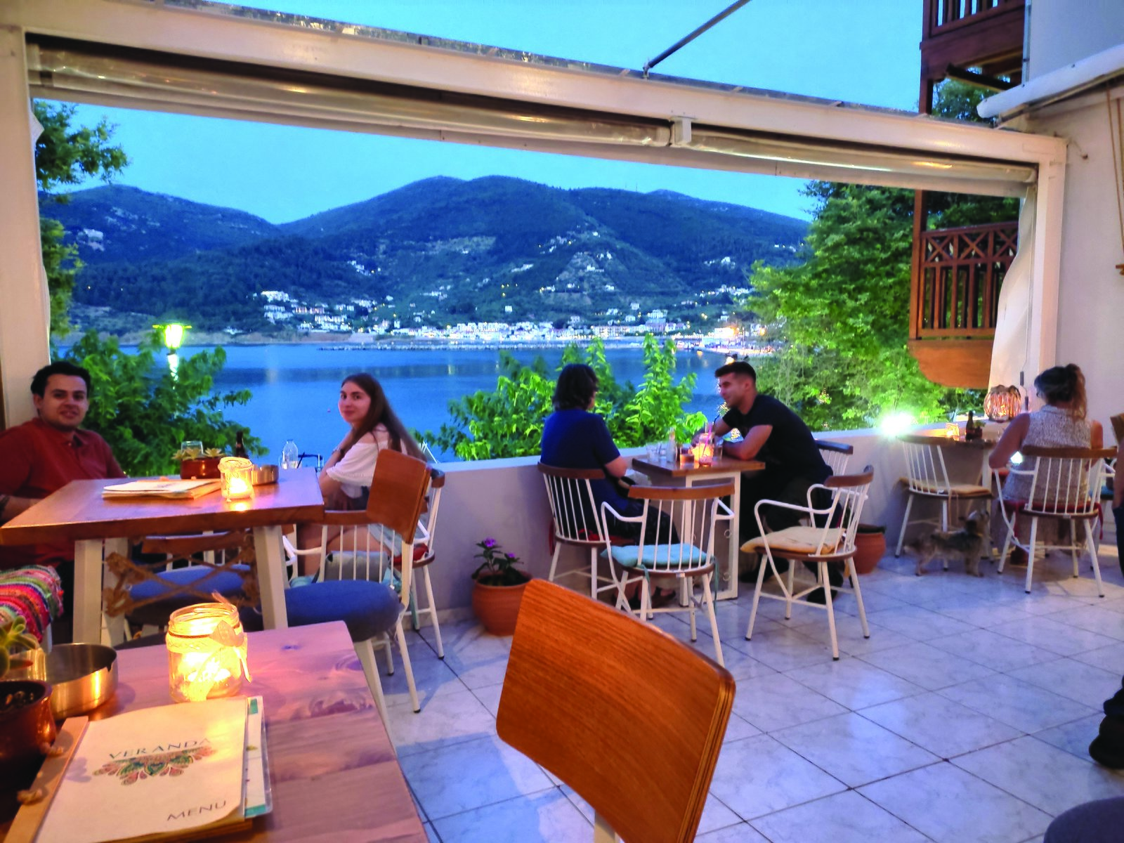 Βεράντα καφέ μπαρ