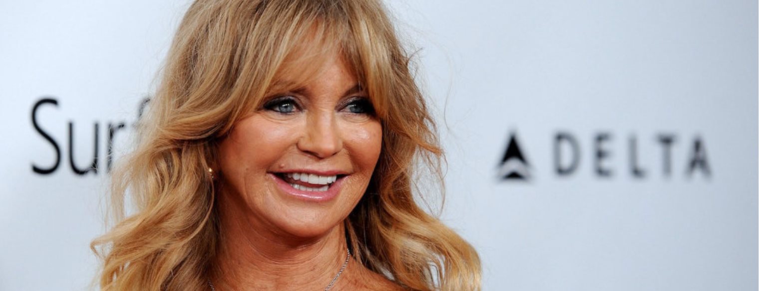 Γκόλντι Χόουν: Τρελαμένη με τη Σκιάθο, χορεύει στην παραλία το «Mamma Μia»