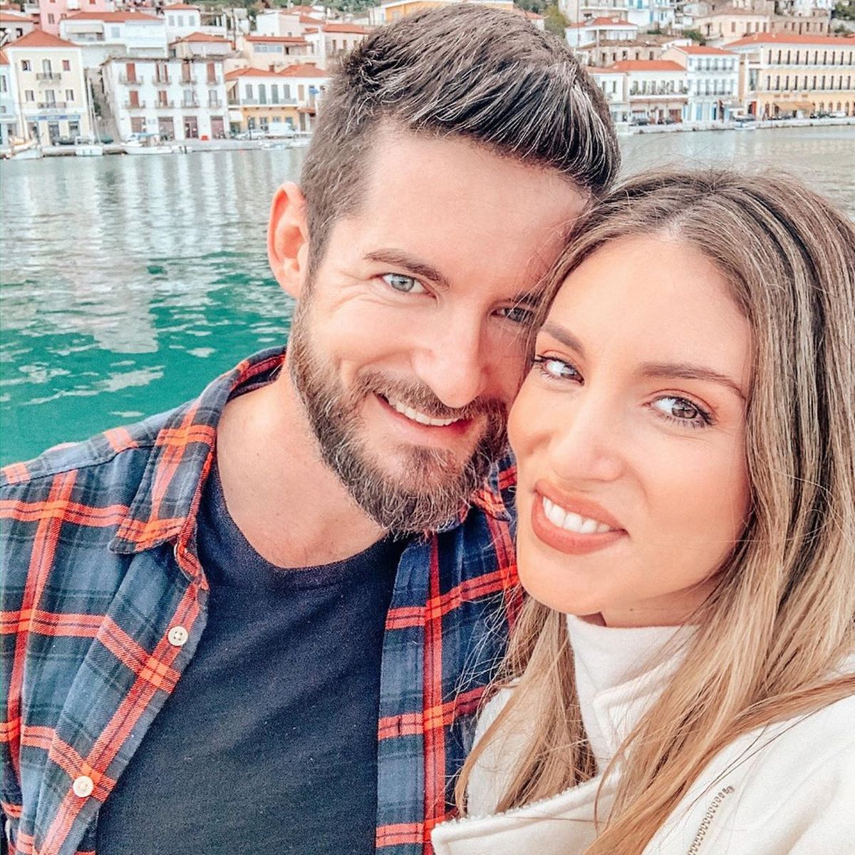 Αθηνά Οικονομάκου: μας συστήνει τον αδερφό της - Μοιάζουν τρομερά