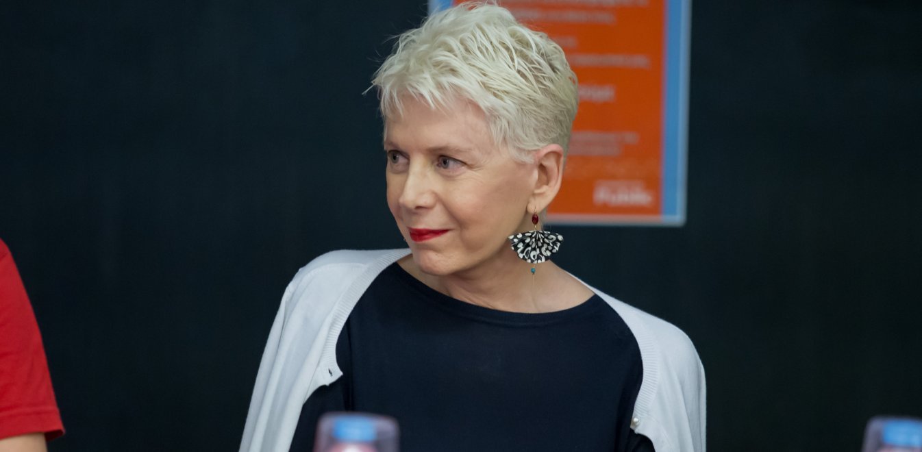 Η Έλενα Ακρίτα για τους ανεμβολίαστους - «Είστε εχθροί μας! Τέλος!»