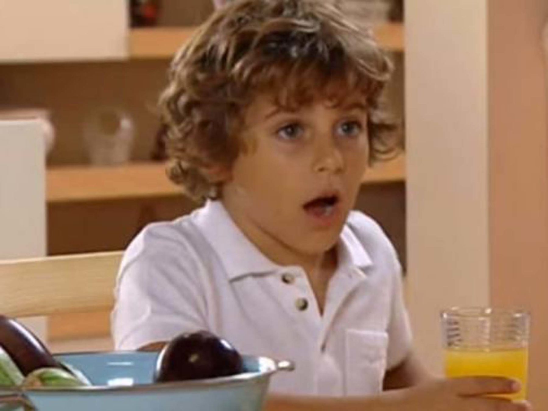 Ο Γιαννάκης από το «Ευτυχισμένοι Μαζί» έγινε 21 ετών και ποζάρει με την αγαπημένη του [φωτογραφία]