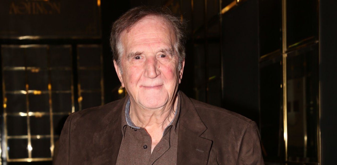 Γιώργος Κωνσταντίνου: «Το πραγματικό ταλέντο φαίνεται στο θέατρο, γιατί εκεί δεν μπορείς να κρύψεις τις αδυναμίες της ερμηνείας σου»