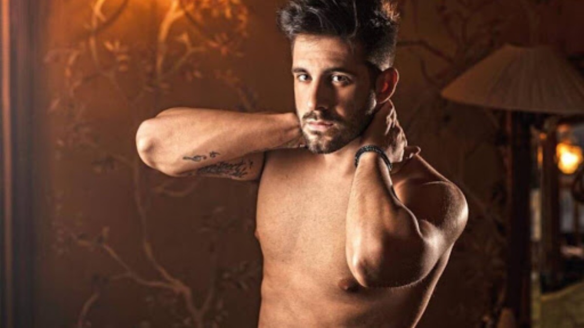 Γιώργος Λιβάνης: απολαμβάνει τον ήλιο και τη θάλασσα της Πάρου