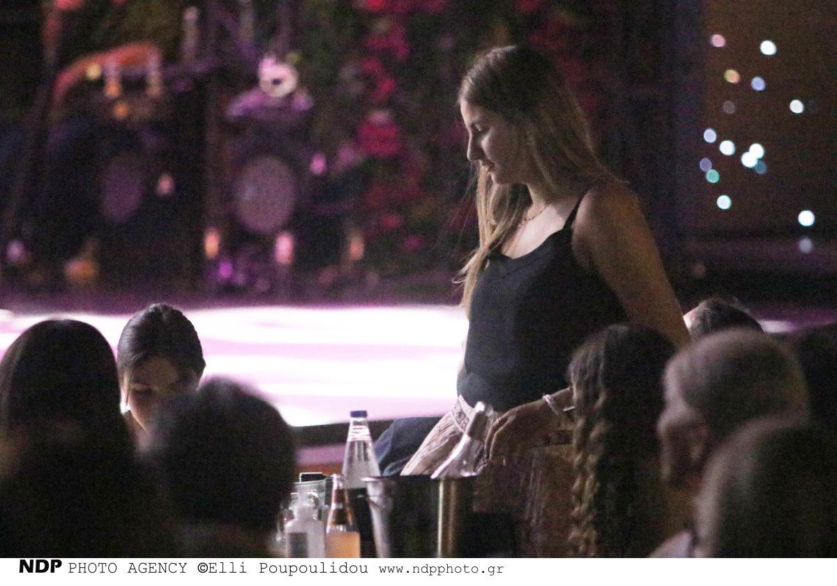 Δάφνη Μητσοτάκη: η κόρη του πρωθυπουργού έκλεισε τα 18 και γιόρτασε τα γενέθλιά της στην Άννα Βίσση (φωτογραφίες)