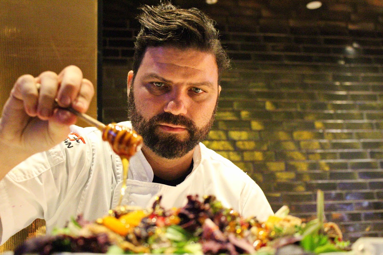 Δημήτρης Πυλιώτης: Ο σεφ που εμπιστεύονται οι παίκτες του ΝΒΑ αποκαλύπτει - «Χωρίς το Μaster Chef η ελληνική μαγειρική παιδεία θα είχε μείνει στην καλοψημένη χοιρινή μπριζόλα»