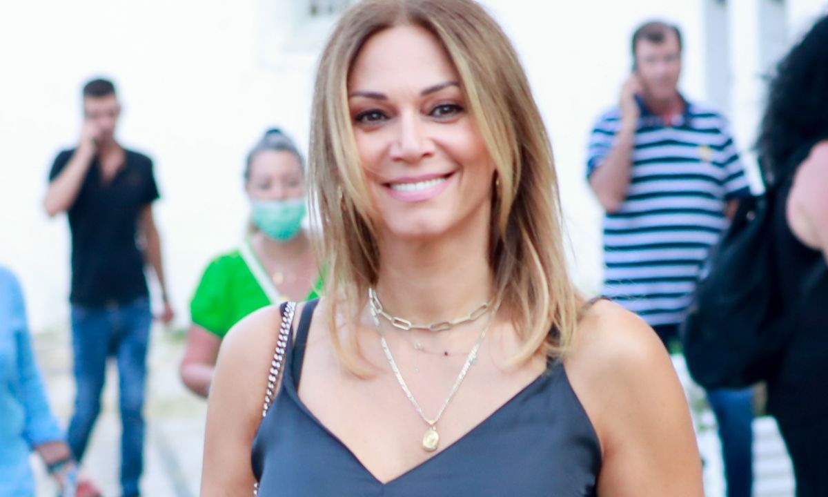 Έλλη Κοκκίνου: απόδραση στις κοσμοπολίτικες Σπέτσες (φωτογραφίες)