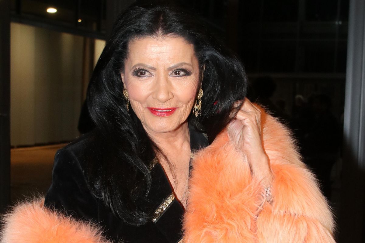 Ζωζώ Σαπουντζάκη: σπάνια δημόσια εμφάνιση στο πλευρό του συντρόφου της (φωτογραφίες)