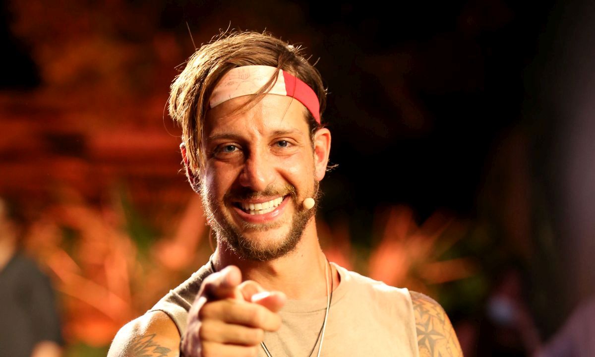 Ηλία Μπόγδανος: ο φιναλίστ του Survivor 4 έκανε διακοπές μαζί με τον Ατζούν Ιλιτζαλί (βίντεο)