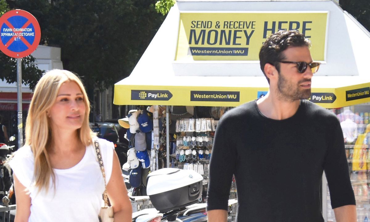 Νατάσα θεοδωρίδου - Κωνσταντίνος Αργυρός: βόλτα στο κέντρο της Αθήνας