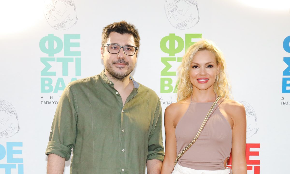 Βίκυ Κάβουρα: η στενή παρέα της με τον Λάμπρο Κωνσταντάρα! Μαζί συνέχεια στο θέατρο η ηθοποιός και ο δημοσιογράφος (φωτογραφίες)