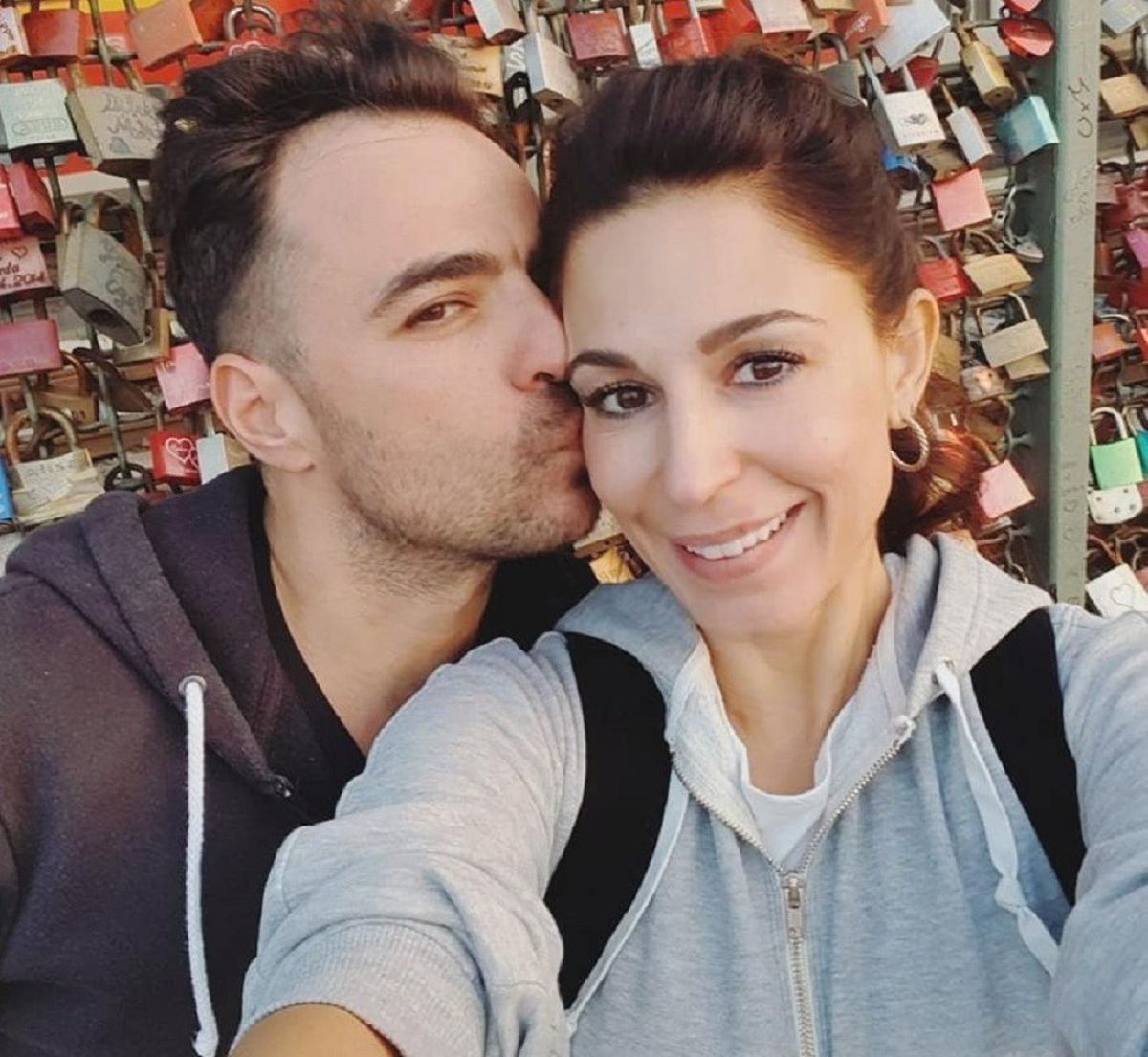 Κατερίνα Παπουτσάκη - Παναγιώτης Πιλαφάς: καυτά φιλιά στο πάρτι για τα γενέθλιά του