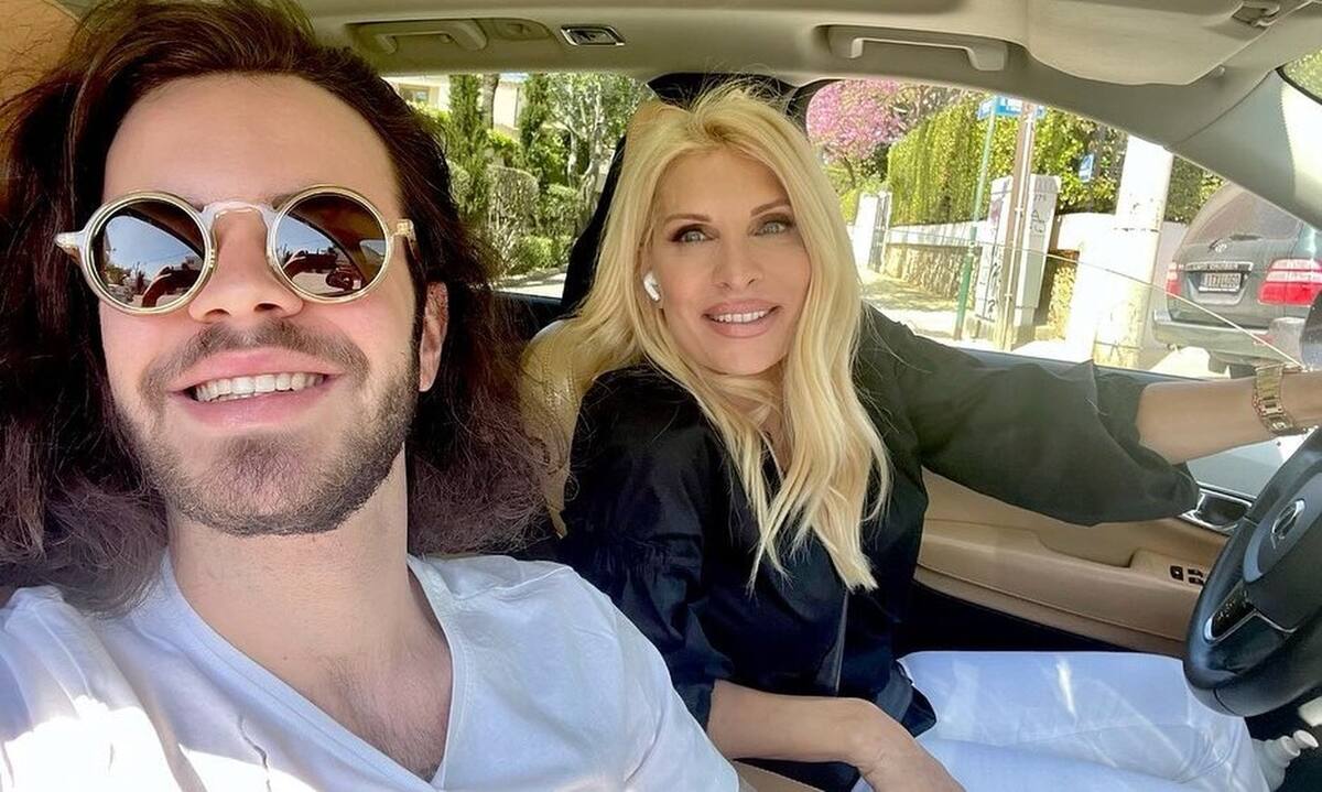 Ελένη Μενεγάκη: Ξέγνοιαστες στιγμές στα Άχλα για τον γιο της Άγγελο και τον σύζυγό της Μάκη [φωτογραφίες]