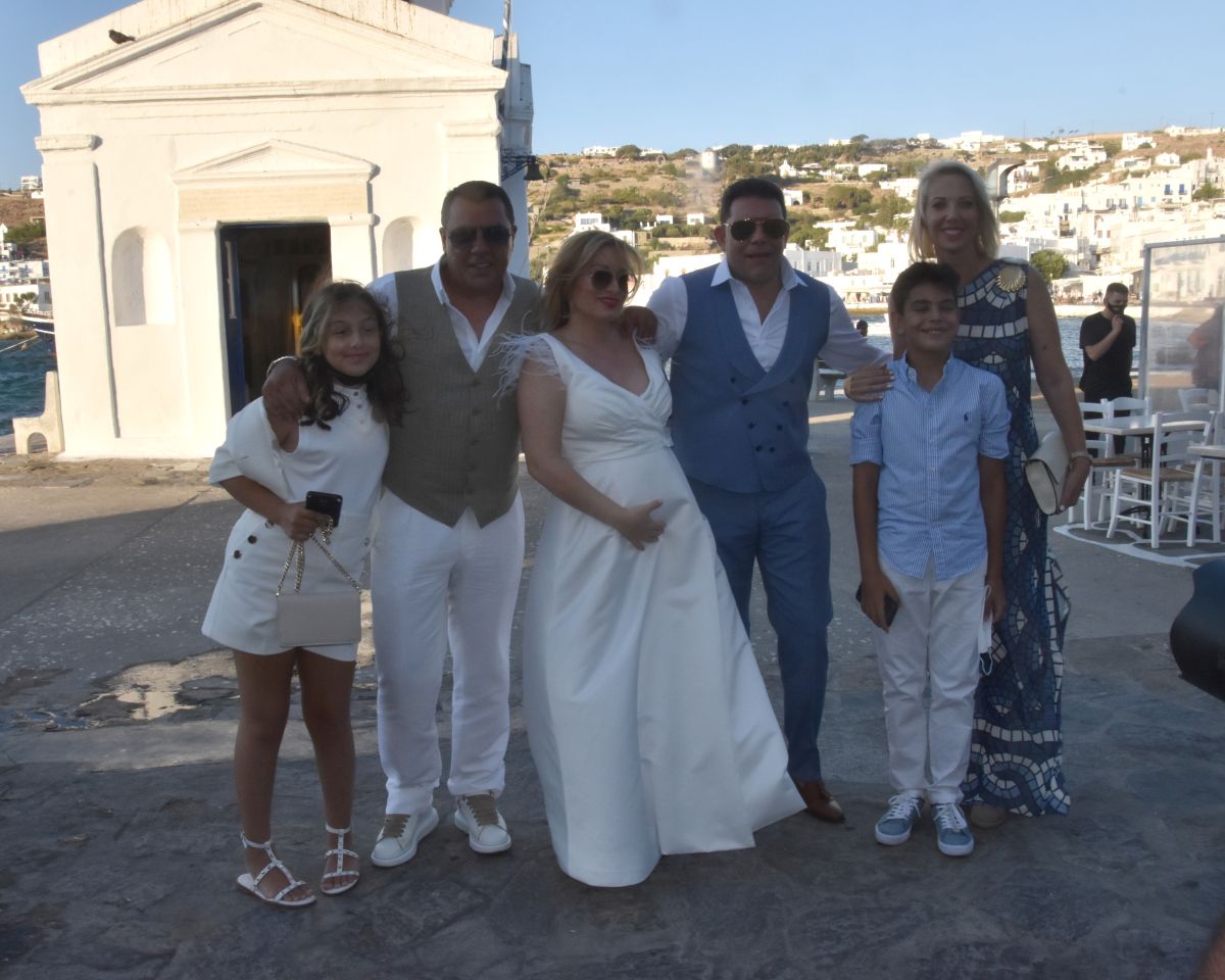 Γρηγόρης Μπιθικώτσης - Ελένη Τσιριγκάκη: παντρεύτηκαν στην Μύκονο