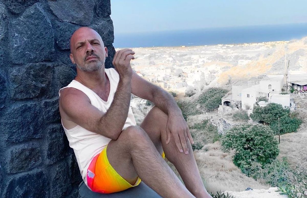 Νίκος Μουτσινάς: ζει μια μοναδική εμπειρία κάνοντας μπάνιο σε καταρράκτη