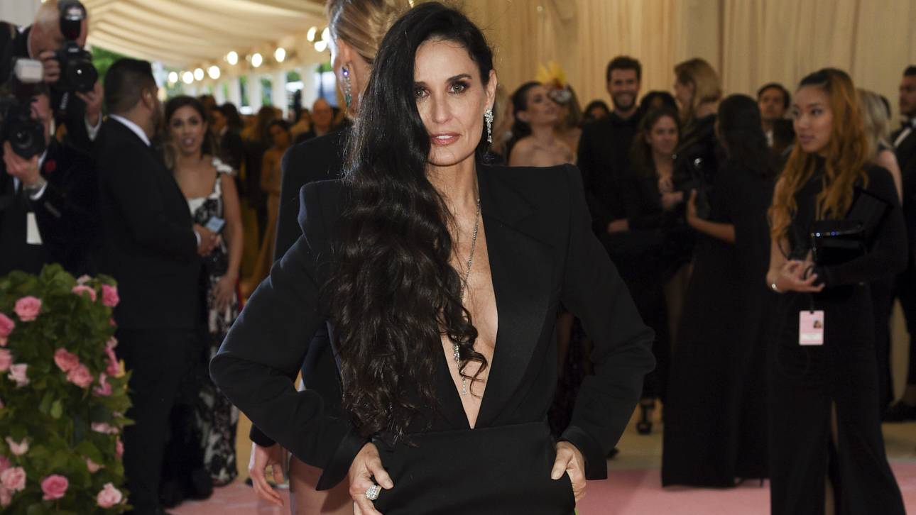 Ντέμι Μουρ: «Κόλαση» η χολιγουντιανή σταρ στην Ψαρρού! Κορμί λαμπάδα στα 58 της