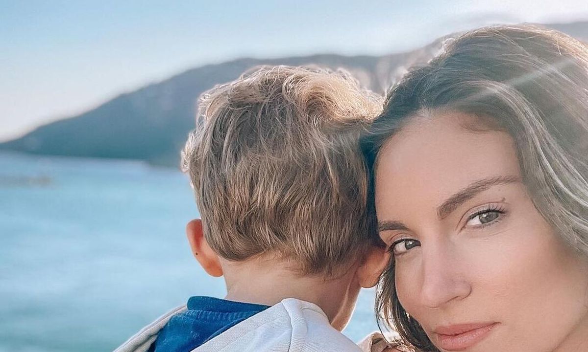 Αθηνά Οικονομάκου: ξεκίνησε τις διακοπές με τα παιδιά της στη Μύκονο