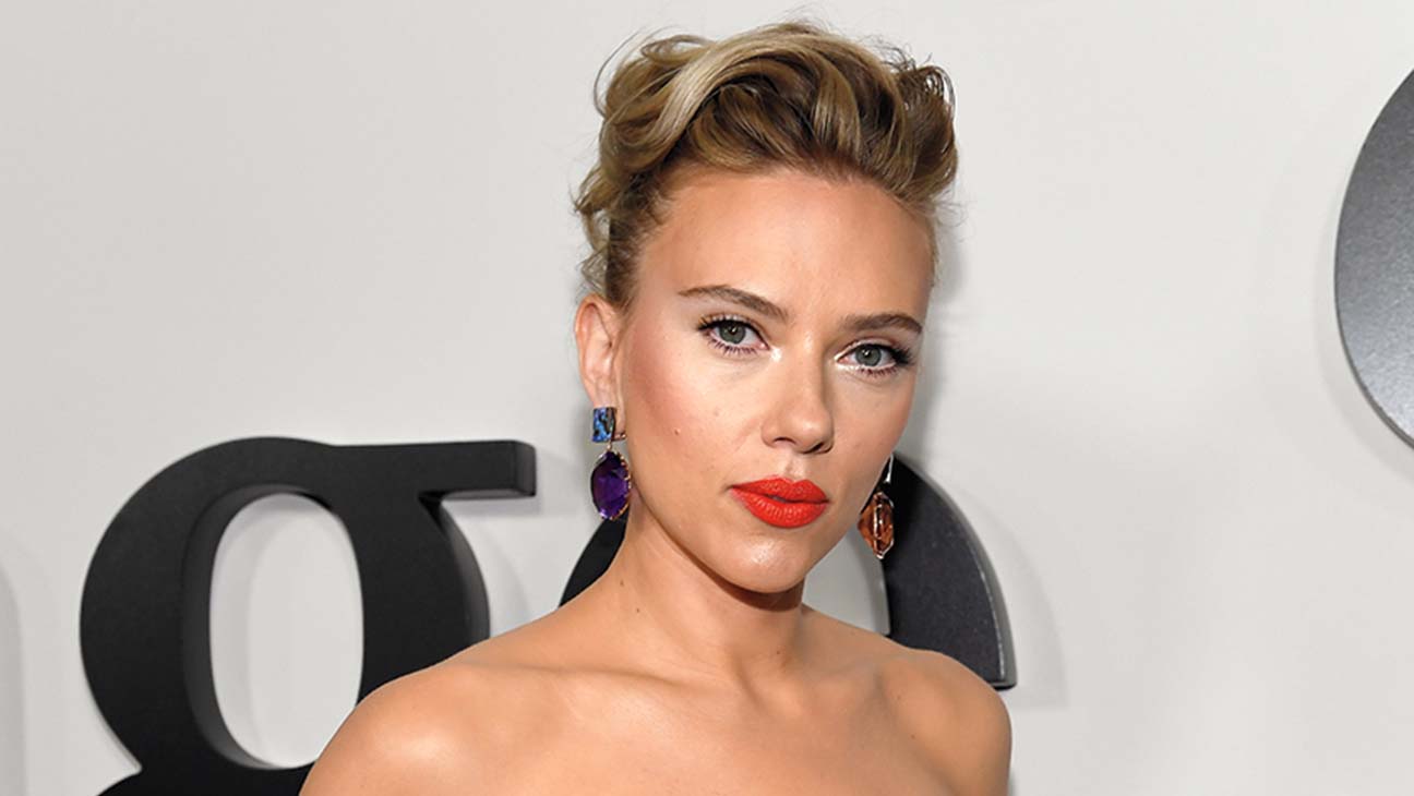 Σκάρλετ Γιόχανσον: ετοιμάζεται να κυκλοφορήσει τη δική της σειρά καλλυντικών