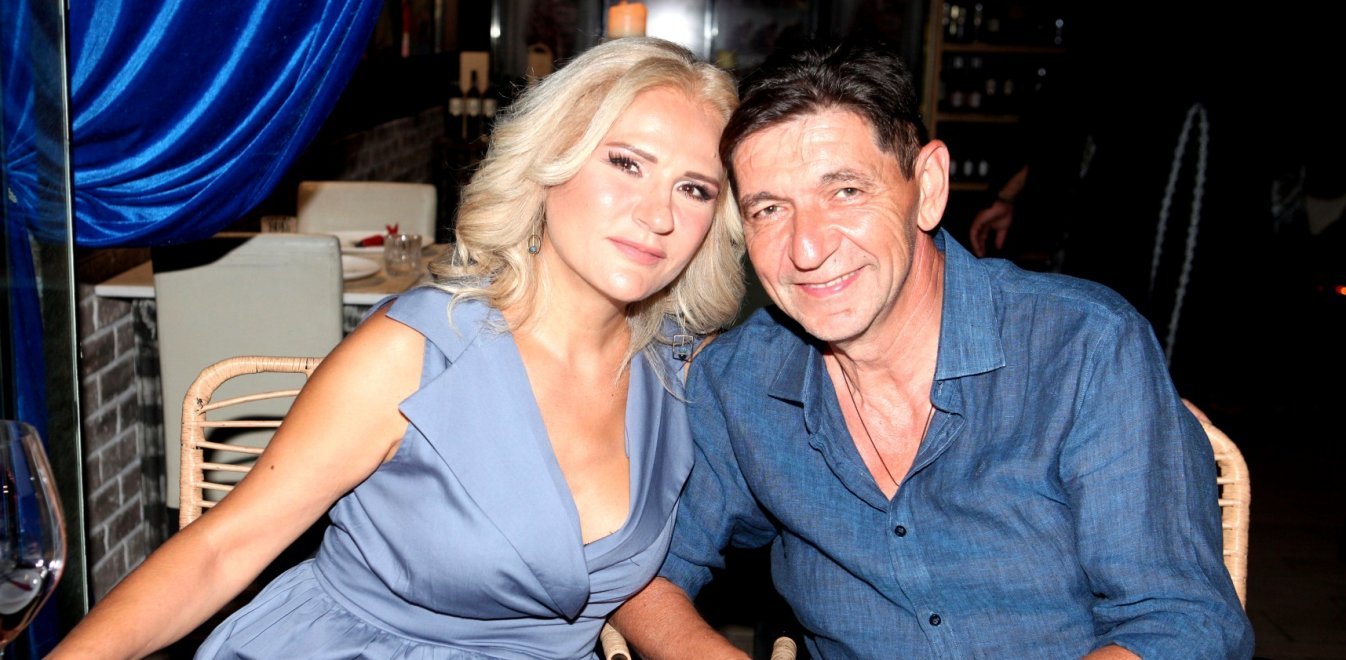 Μπέσυ Μάλφα – Γεράσιμος Σκιαδαρέσης: Η 24χρονη κόρη τους ποζάρει χωρίς μαγιό στην παραλία