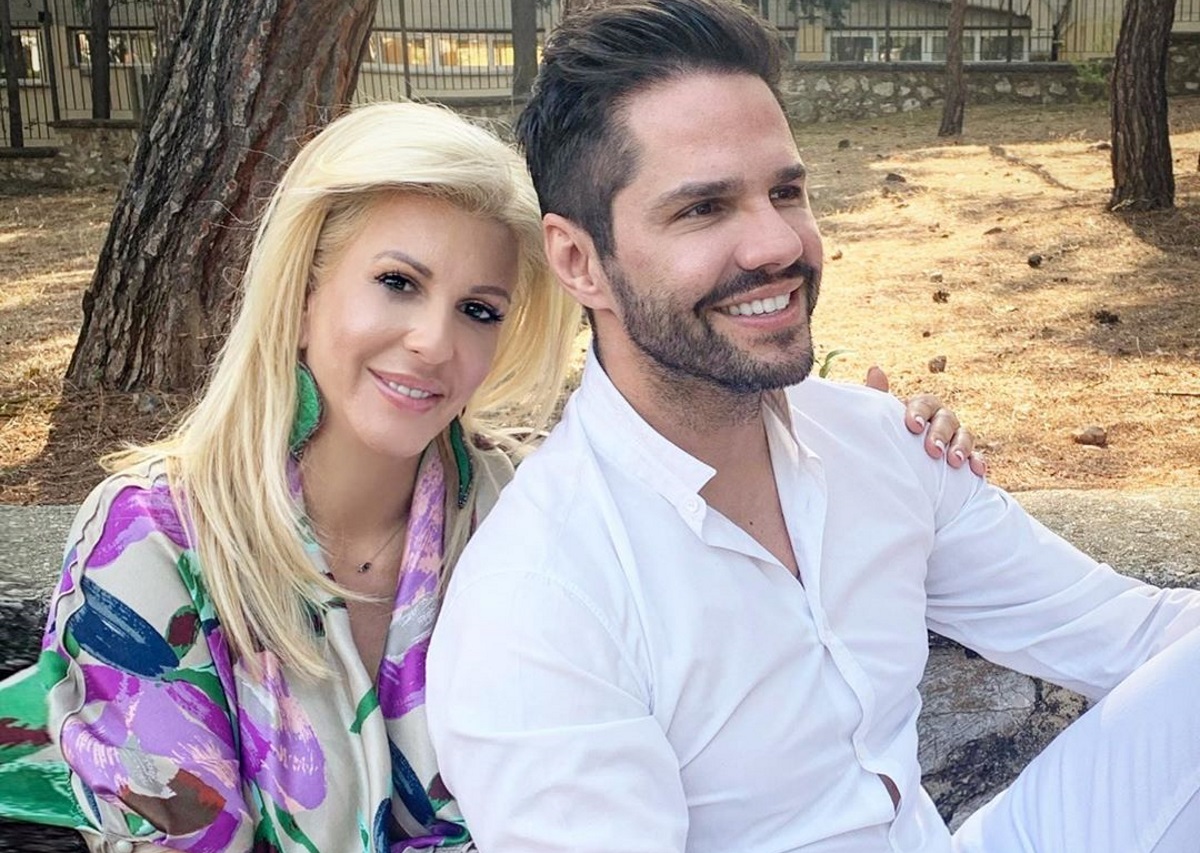 Γιώργος Τσαλίκης - Δώρα Δημητροπούλου: Συγκινημένοι στην αποφοίτηση του 18χρονου γιου τους [φωτογραφίες]