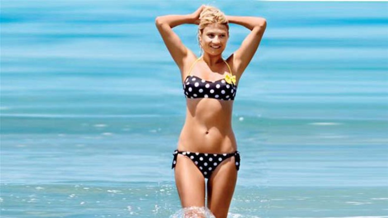 Φαίη Σκορδά: Ο σέξι χορός με μπικίνι που «τρέλανε» το Instagram