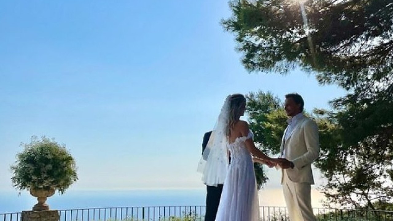 H ανιψιά του Givenchy παντρεύτηκε τον εκλεκτό της καρδιάς της - Δείτε φωτογραφίες από τον παραμυθένιο γάμο τους