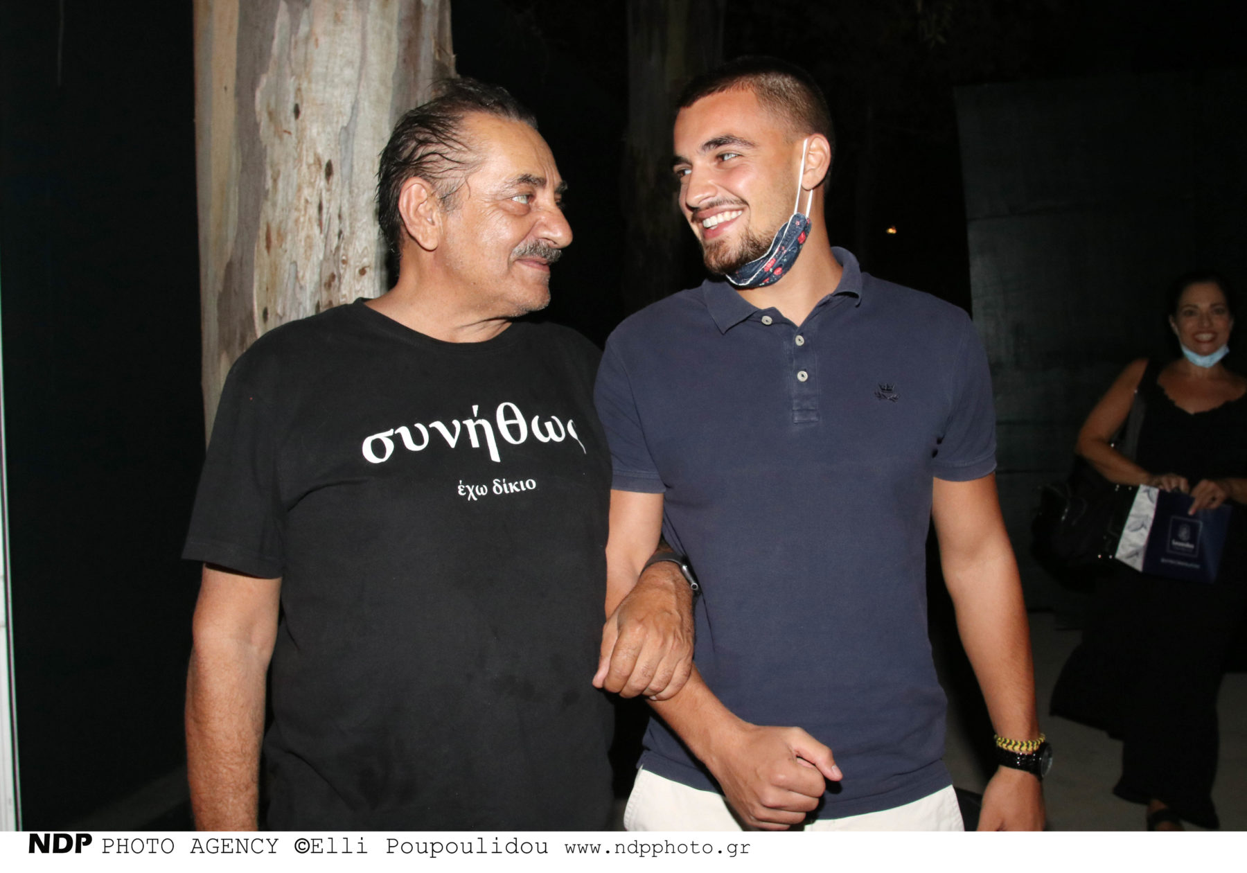 Αντώνης Καφετζόπουλος: Σπάνια δημόσια εμφάνιση με τον γιο του, Σπύρο [φωτογραφίες]