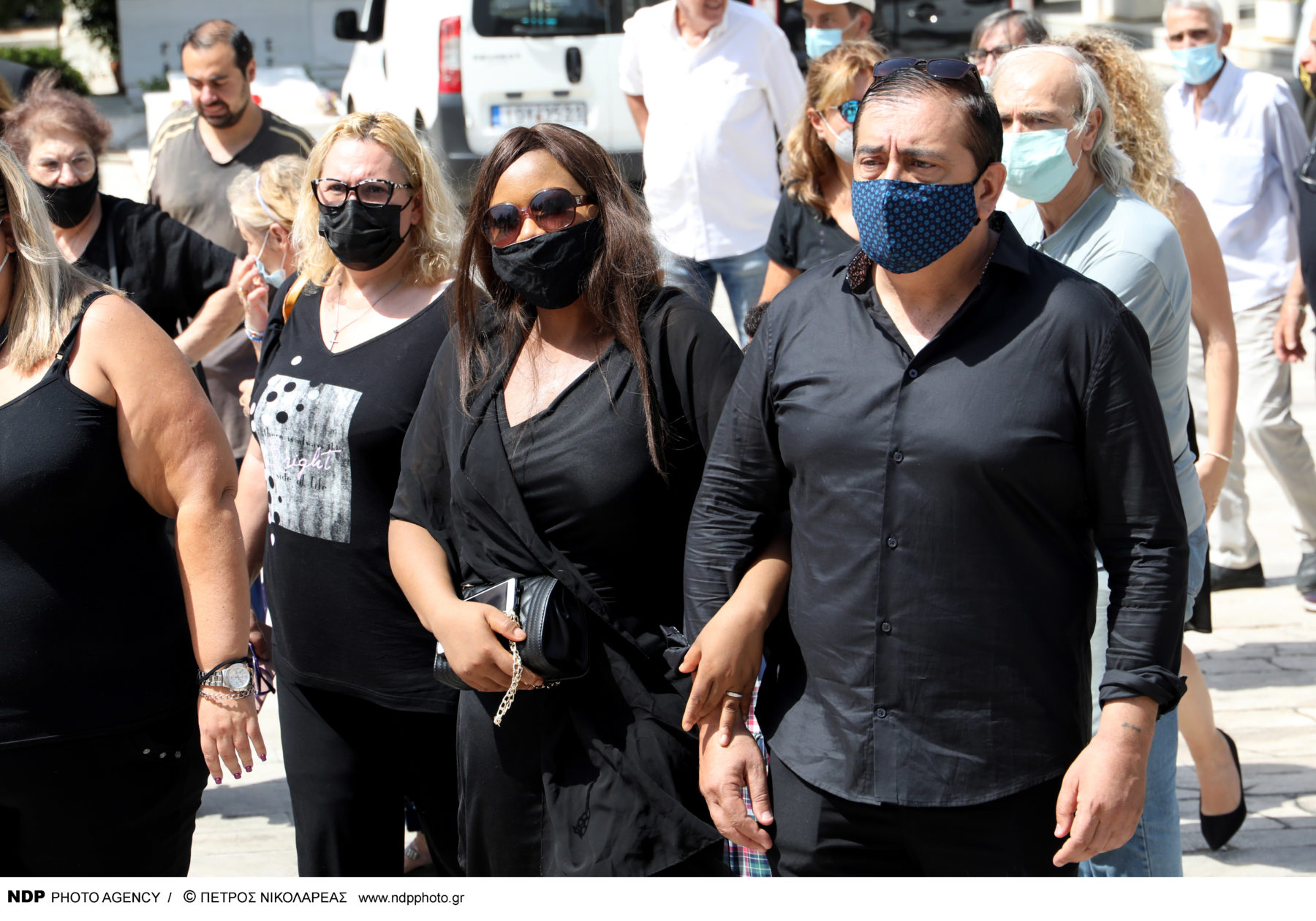 Ανέστης Βλάχος: Θλίψη στην κηδεία του σπουδαίου ηθοποιού [φωτογραφίες]