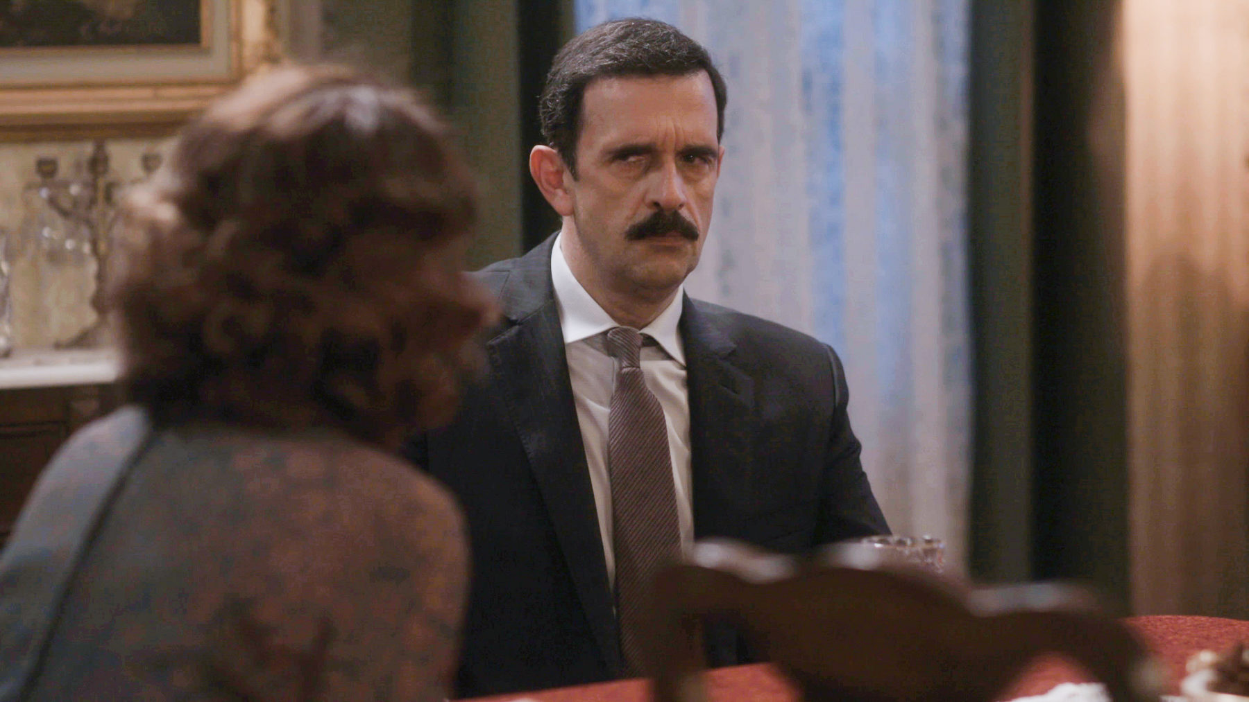 Άγριες μέλισσες spoiler: σκάει νέο ειδύλλιο-βόμβα! Τι συνδέει τον Δούκα με τη γυναίκα του Ακύλα και θα προκαλέσει σεισμό στο Διαφάνι