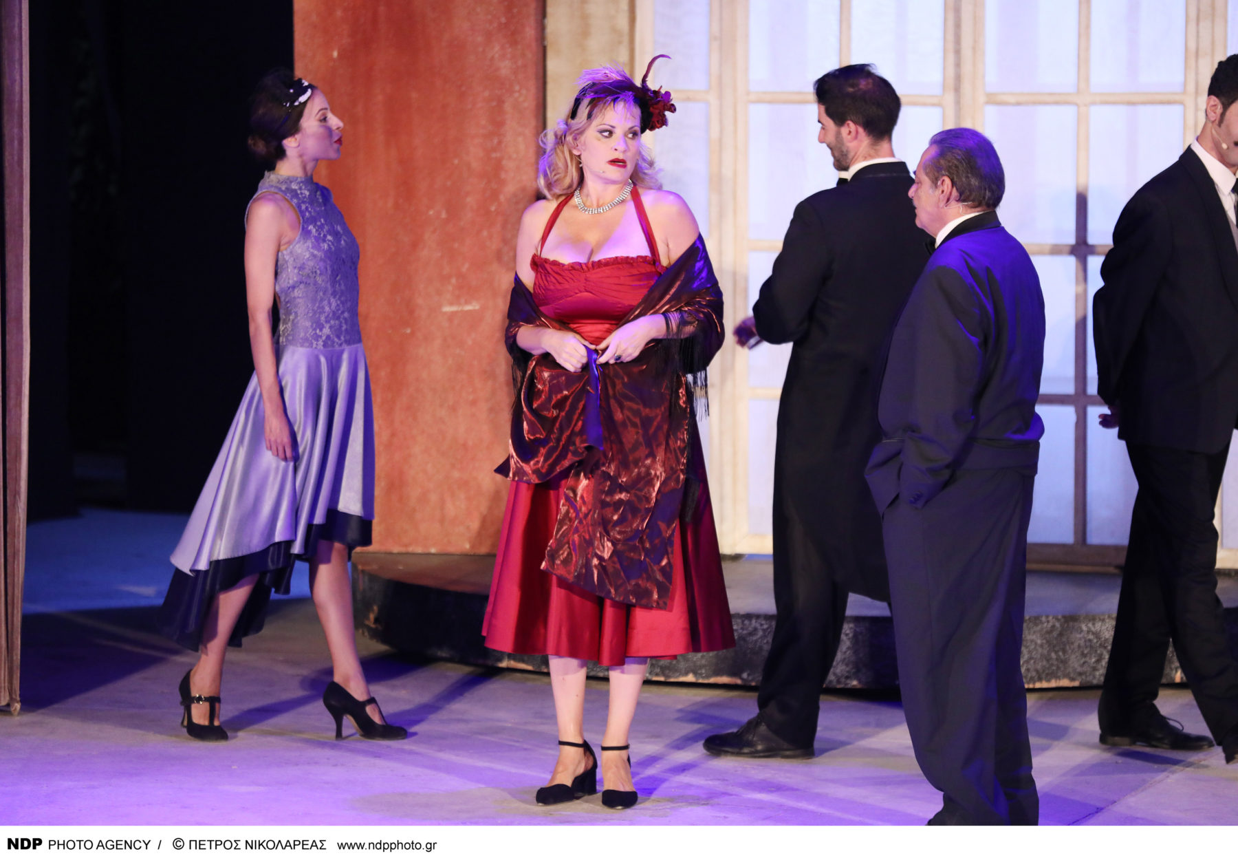 Οι Άγριες μέλισσες πήγαν θέατρο για να δουν τη Βιολέτα! Αποθέωση για τη Θεοφανία Παπαθωμά στο Κάποτε στον Βόσπορο