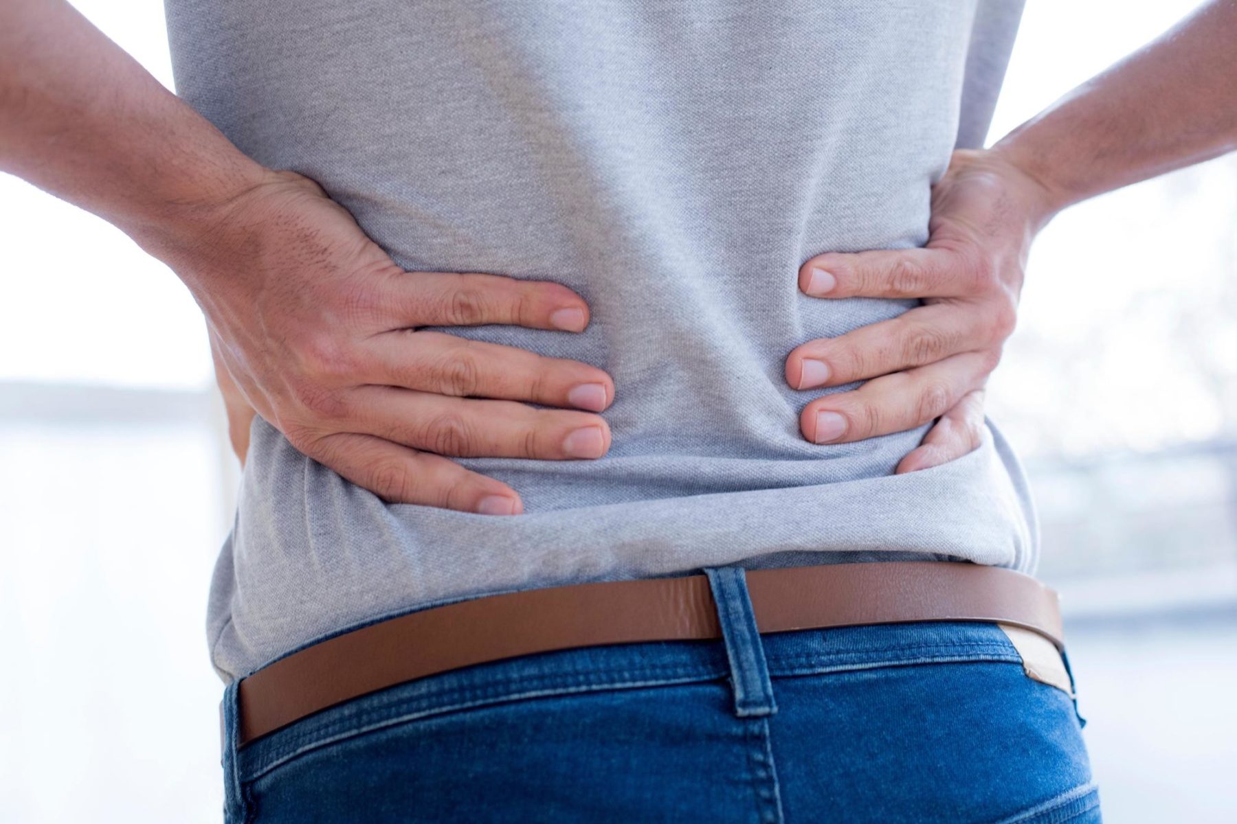 Πώς αντιμετωπίζεται η πάθηση που ταλαιπωρεί συχνά τους άνδρες μέχρι τα 40