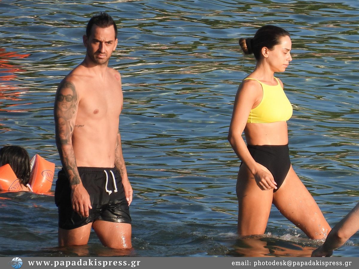 Μαρία Αντωνά - Άρης Σοϊλέδης: βουτιές στον Αστέρα Βουλιαγμένης λίγο πριν φορέσουν βέρα στο δεξί (φωτογραφίες)