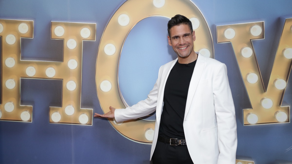 Δημήτρης Ουγγαρέζος: το «σεντόνι» που έγραψε για να αποχαιρετήσει τον Ρυθμό 94,9