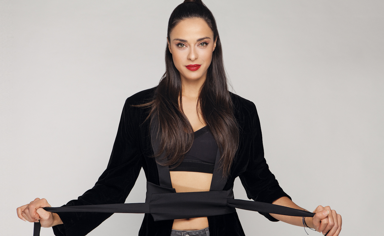 Ευαγγελία Συριοπούλου: η νέα τρυφερή φωτογραφία με τον σύντροφό της να φιλά τη φουσκωμένη της κοιλίτσα