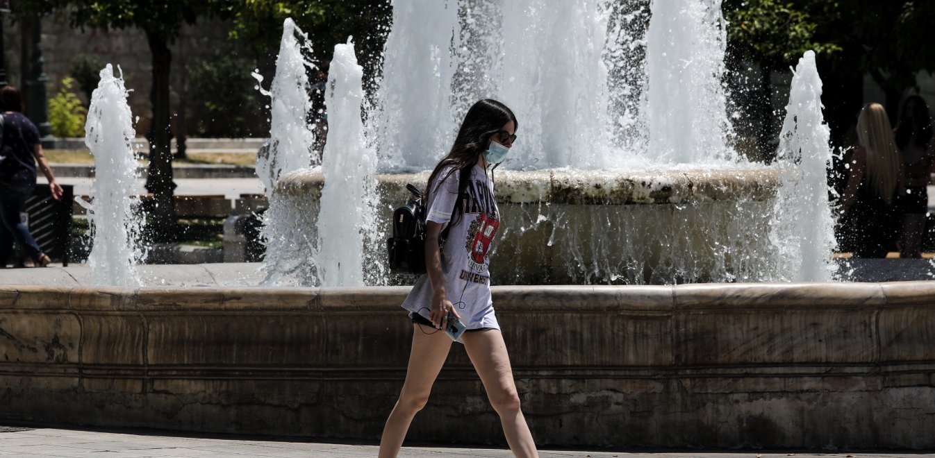 Καύσωνας: Τέσσερα έξυπνα κόλπα που δροσίζουν