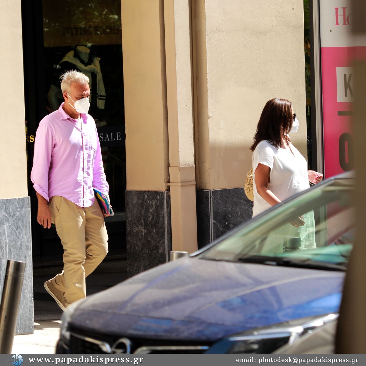 Όλγα Κεφαλογιάννη - Μίνως Μάτσας: βόλτα στο κέντρο της Αθήνας λίγο πριν έρθει ο πελαργός