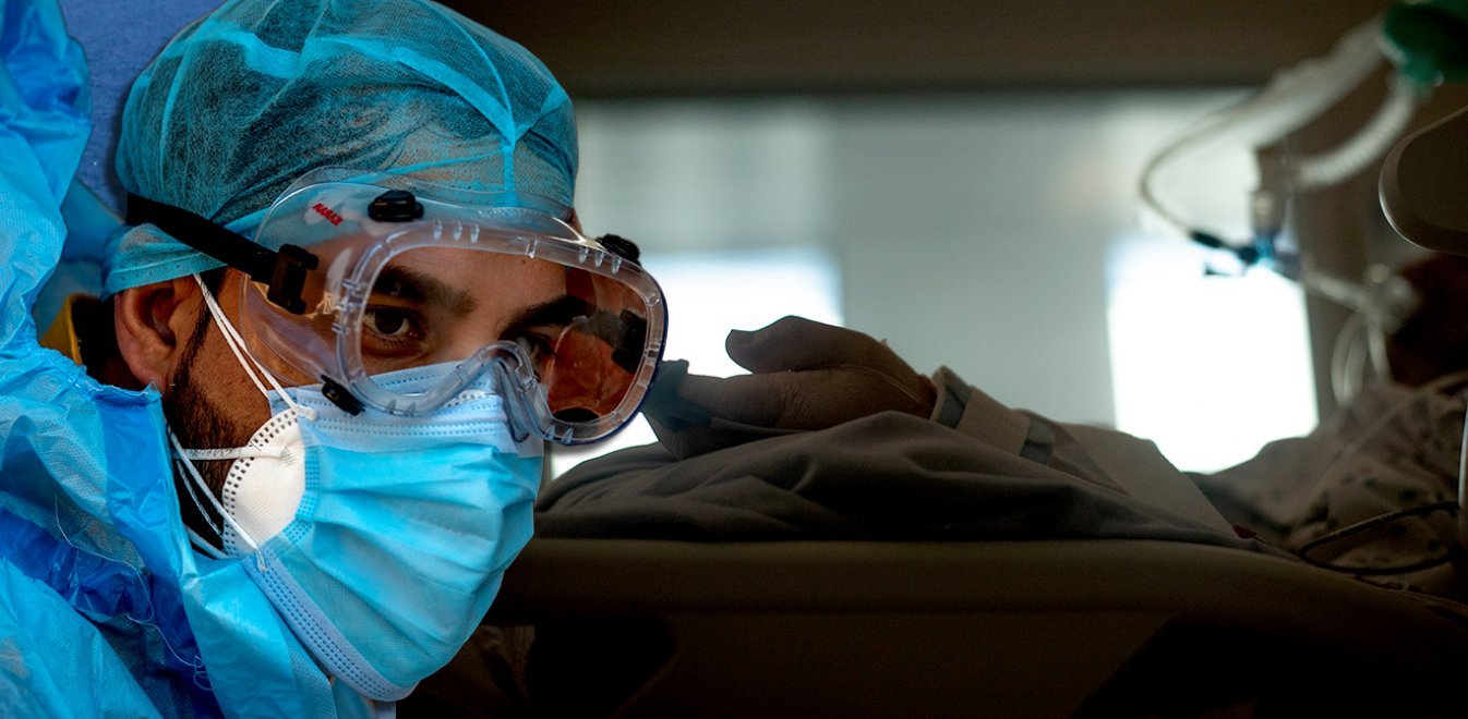 Ραγδαία αύξηση στους διασωληνωμένους μέσα σε μία εβδομάδα – Ποιες περιοχές είναι στο «κόκκινο»