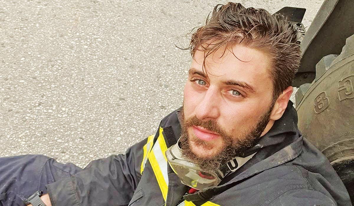 Μανώλης Μπλέτας - από το μόντελινγκ στην Πυροσβεστική: «Αυτό που χρειάζεται για να “μπεις” στις φωτιές είναι ψυχή»