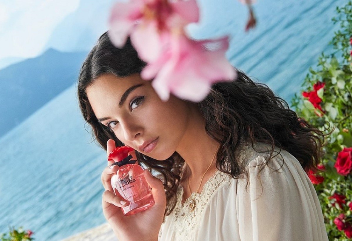 Ντεβά Κασέλ: Η κόρη της Μόνικα Μπελούτσι προτιμά την φυσική ομορφιά και ποζάρει χωρίς μακιγιάζ