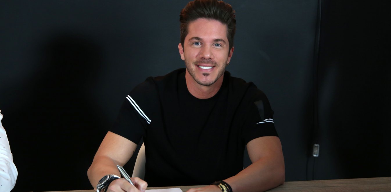 Νίκος Οικονομόπουλος: Εξιτήριο από το νοσοκομείο για τον τραγουδιστή [φωτογραφίες]