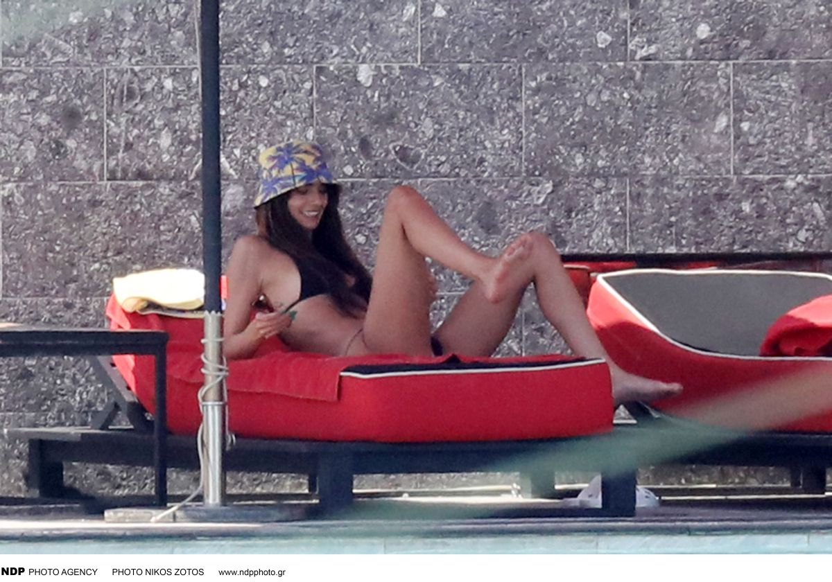 Ηλιάνα Παπαγεωργίου: μία… γοργόνα στη Μύκονο! Πήγε στην παραλία, έκανε τις βουτιές της και τράβηξε όλα τα ανδρικά βλέμματα (φωτογραφίες)