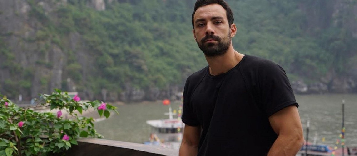 Σάκης Τανιμανίδης: η φωτογραφία που πρόδωσε το μυστικό! Αυτό είναι το σόου που θα παρουσιάσει μετά την ανατροπή με τη Φάρμα