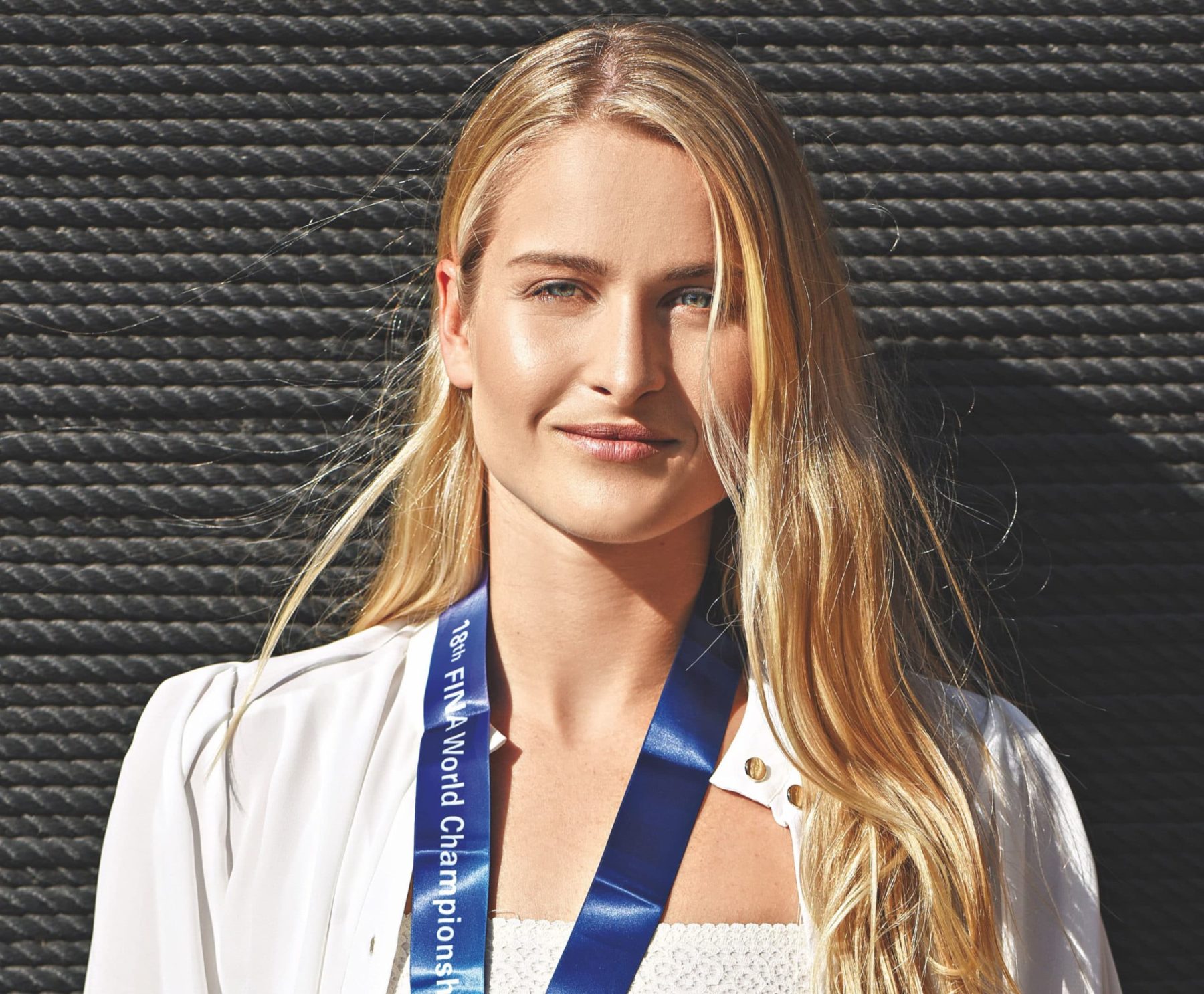 Στεφανία Χαραλαμπίδη: η χρυσή Ολυμπιονίκης του Τόκιο με την ομάδα πόλο των Ηνωμένων Πολιτειών αφιερώνει το μετάλλιό της στην Ελλάδα που φλέγεται