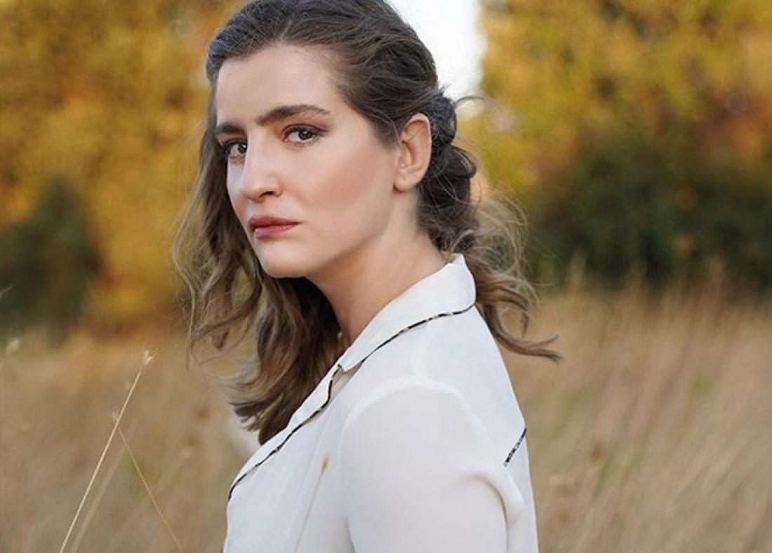 Άγριες Μέλισσες: Η Μαρία Κίτσου στο νέο τρέιλερ του ΑΝΤ1 όπως δεν την έχετε ξαναδεί [φωτογραφία]